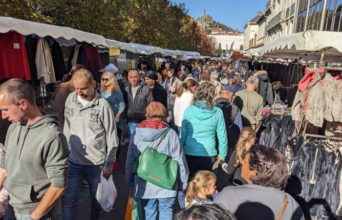 Mystery packages sold by weight and chocolate bars at discounted prices delighted the public at the All Saints' Fair in Puy-en-Velay