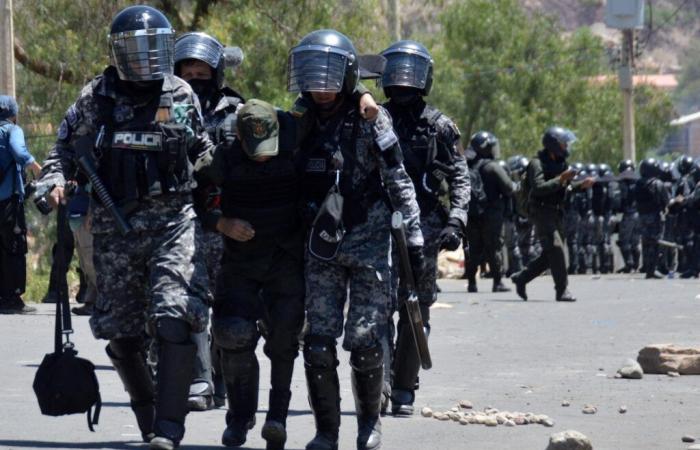 Large-scale hostage taking in Bolivia: 200 soldiers held by supporters of the ex-president