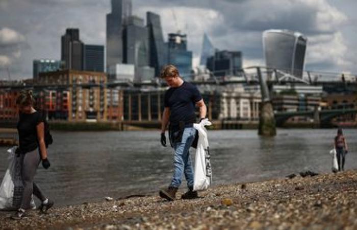 in London, a demonstration along the Thames against the massive pollution of the country's waterways