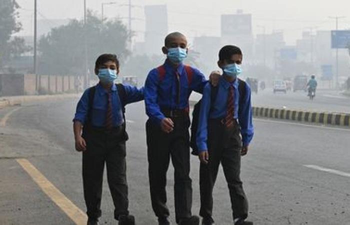 In Pakistan, the city of Lahore closes its schools for a week due to record pollution