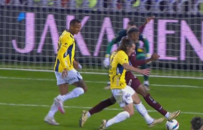 Is there a foul in the goal scored by Trabzonspor against F.Bahçe? Here are all the controversial positions