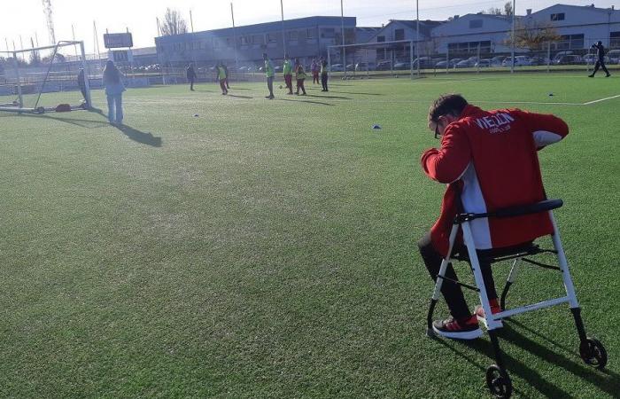 The Vierzon Football Club plays the adapted sport card