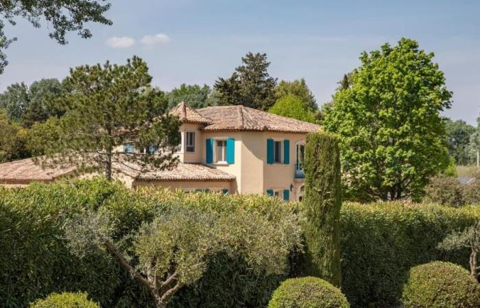 Charles Aznavour's house available for rent