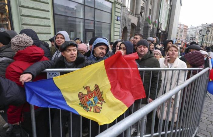 Moldovans go to the polls to choose their president and the future of the country