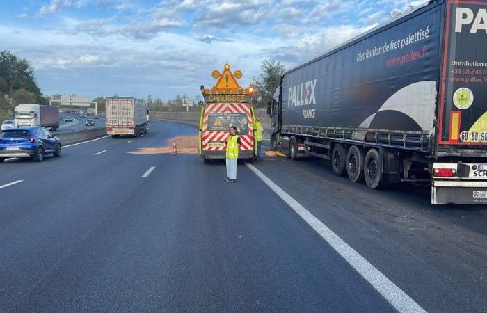 Fuel leak from a truck seriously disrupts traffic near Bayonne