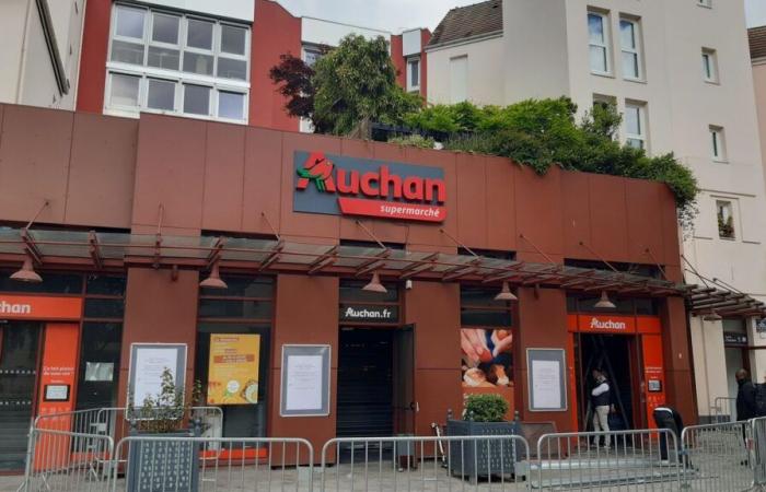 The Auchan group intends to announce a large-scale social plan project this Tuesday