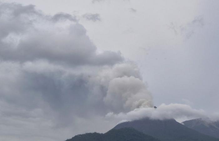 Volcanic eruption in eastern Indonesia kills ten