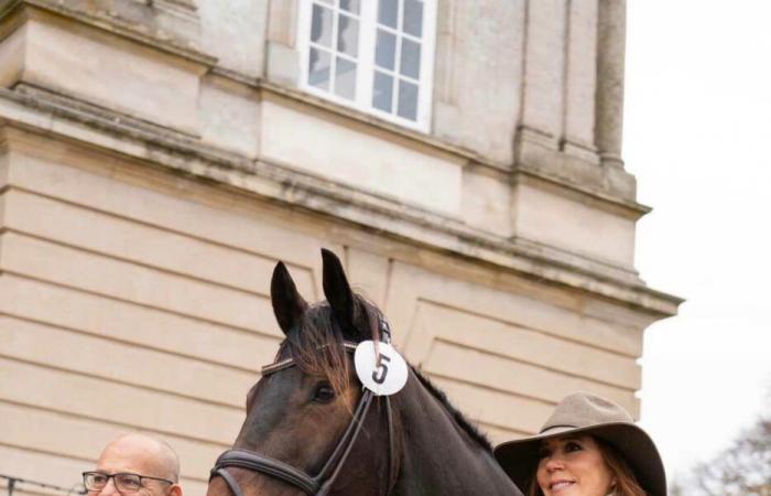 Queen Mary and her daughter Josephine inseparable at Hubertus Hunt after their holiday in Australia