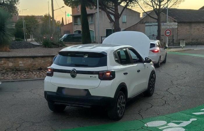 in Pertuis, his electric car stops for 30 minutes in a roundabout