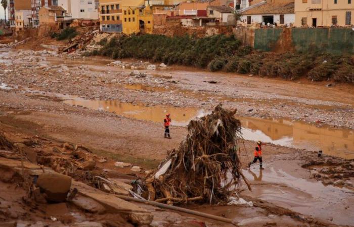 find information from the first days of the bad weather which left more than 200 dead