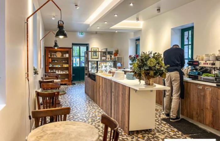 Aux Quais, the organic and local tea room which takes over the Étang-la-Ville station in Yvelines