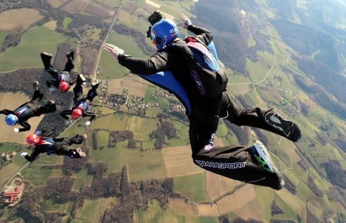 Pamiers: the Ariège skydiving school club lands to celebrate its forty years