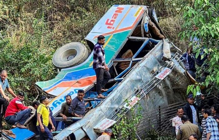 India: 36 dead in bus accident in Himalayas