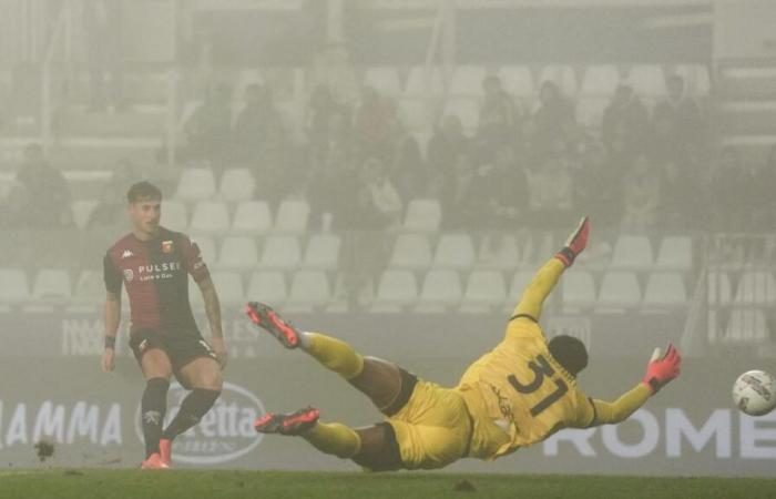 Parma-Genoa 0-1: Pinamonti goal, Balotelli debut