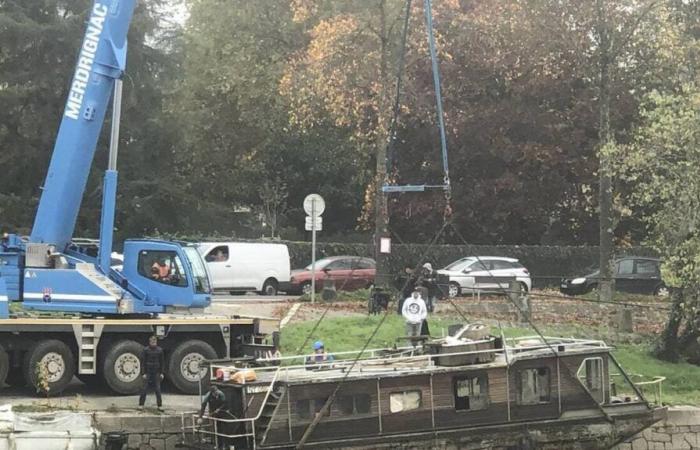 the boat which took on water after heavy rains left Mayenne