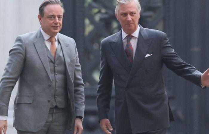 Trainer De Wever resigns. The King gives him until November 12 to conduct consultations