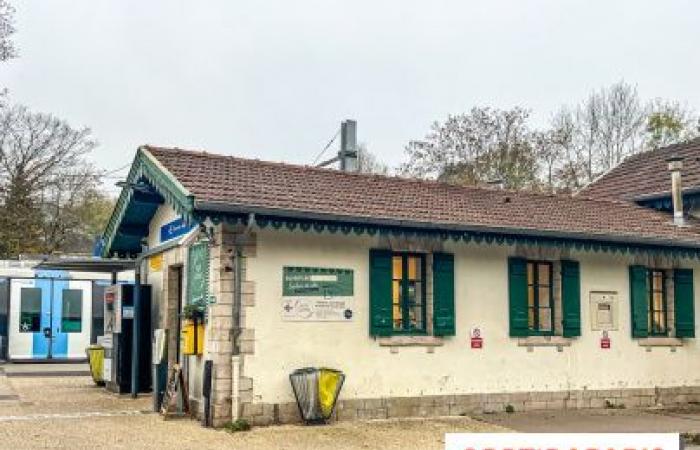 Aux Quais, the organic and local tea room which takes over the Étang-la-Ville station in Yvelines