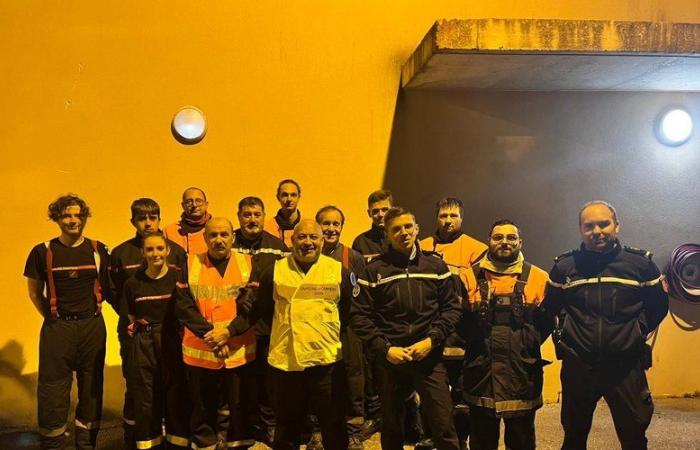 Urban fire: firefighters and gendarmes operate together in Axat