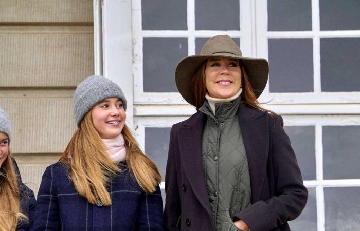 Queen Mary and her daughter Josephine inseparable at Hubertus Hunt after their holiday in Australia