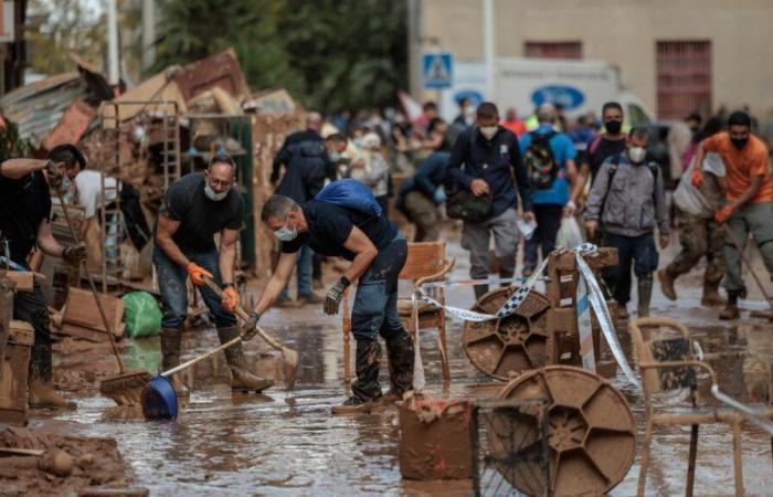 Thousands of volunteers are helping in Spanish disaster areas