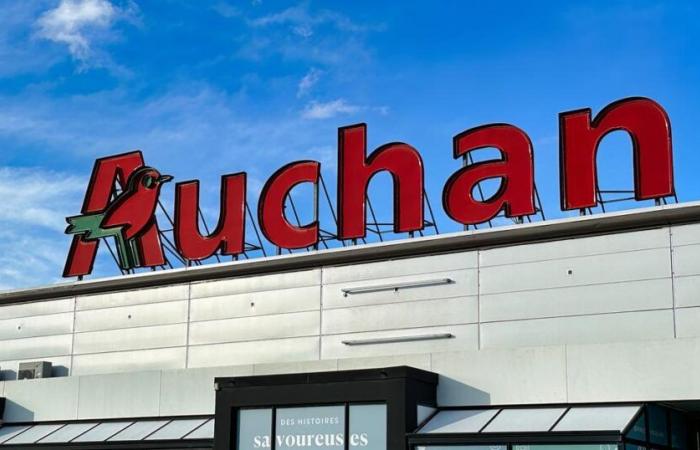 Auchan plans to cut around 2,300 positions