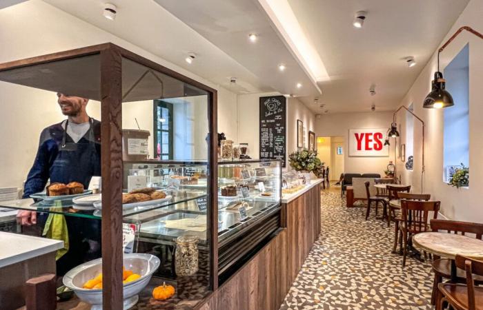 Aux Quais, the organic and local tea room which takes over the Étang-la-Ville station in Yvelines