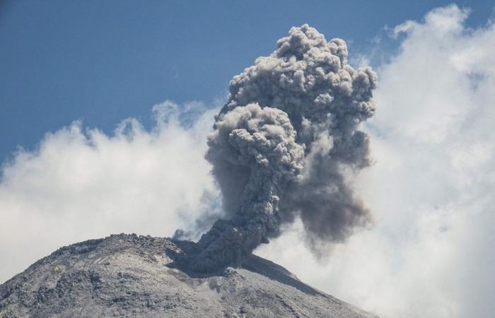 Indonesia | Volcanic eruption kills 10