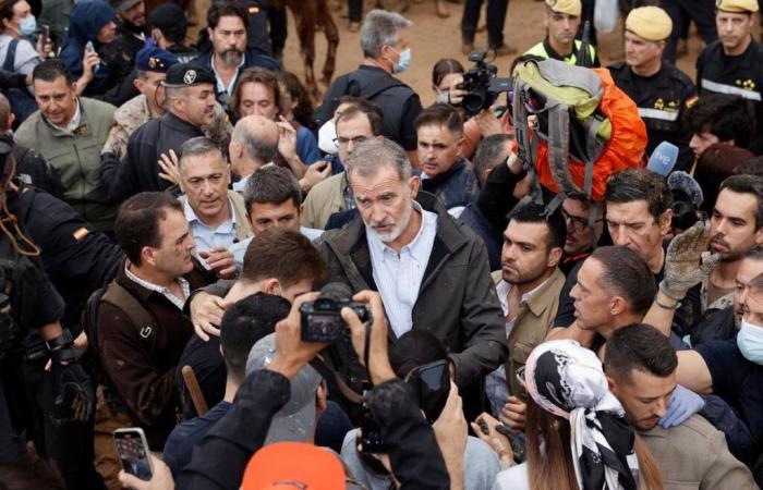 Storm in Spain: King in Valencia thrown with mud