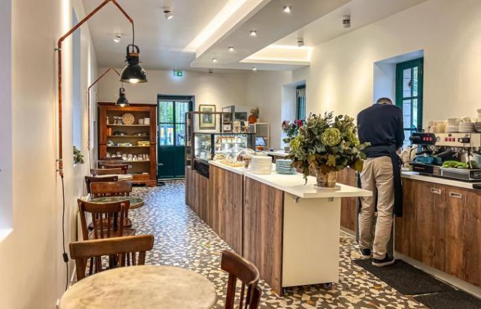 Aux Quais, the organic and local tea room which takes over the Étang-la-Ville station in Yvelines