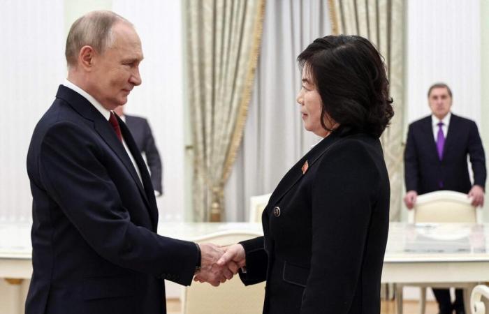 the head of North Korean diplomacy received in the Kremlin by Vladimir Putin