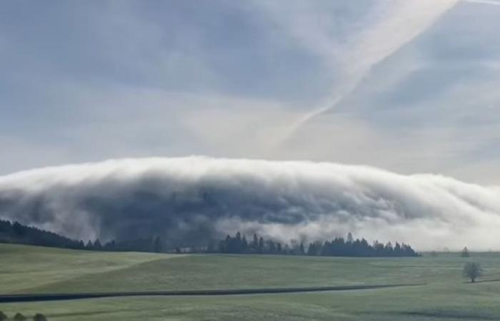 This photo of an impressive “cloud waterfall” in the Jura dazzles the whole world