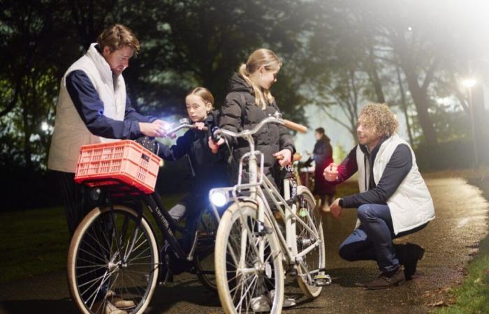 Free bicycle lights for secondary schools to increase road safety