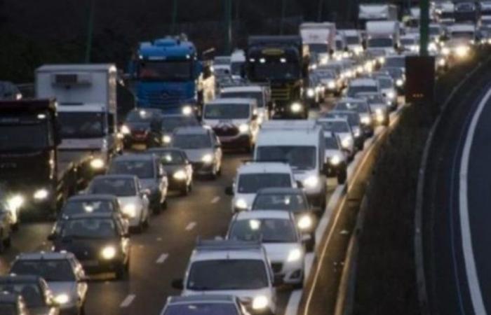 Huge traffic jams on the A63 following an incident involving a heavy goods vehicle