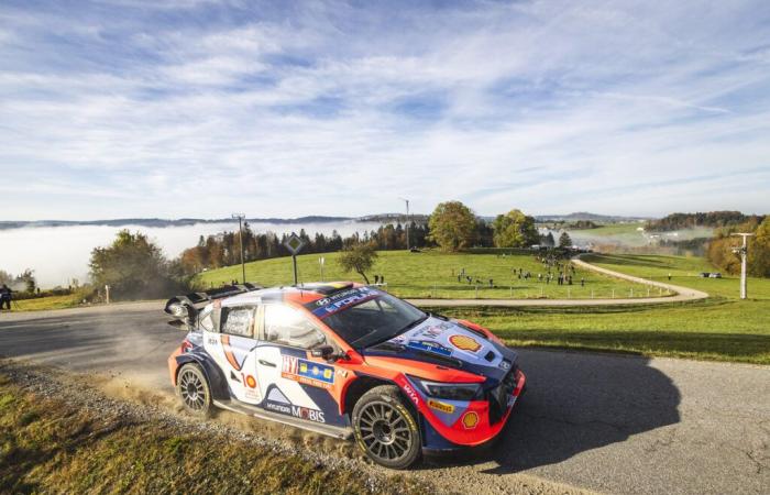 Neuville and Mikkelsen at the beginning of the Mediterranean