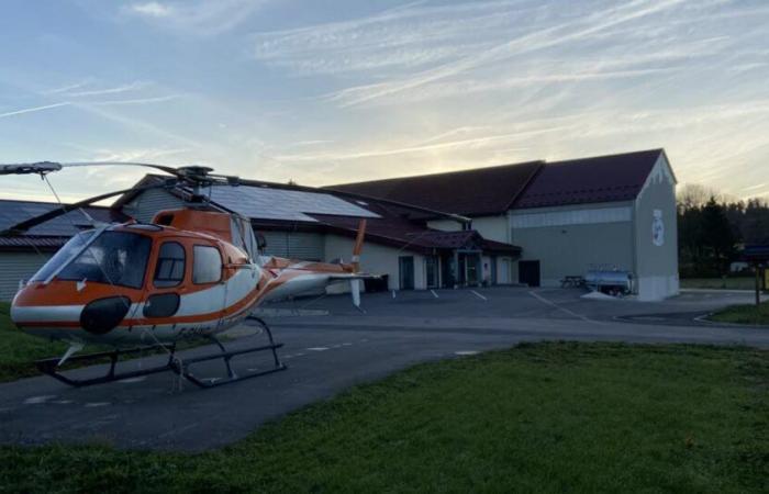 Doubs. The helicopter pilot makes an emergency landing in front of the fruit shop… and buys cheese