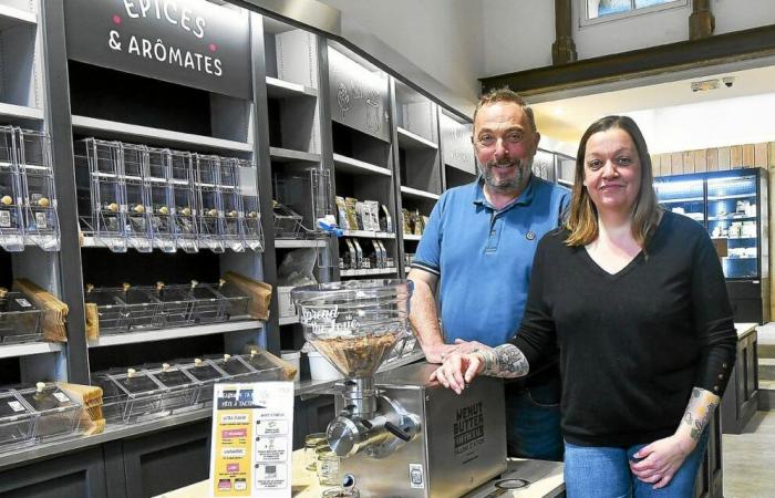 In Morlaix, the grocery store offers bulk products at Place des Otages