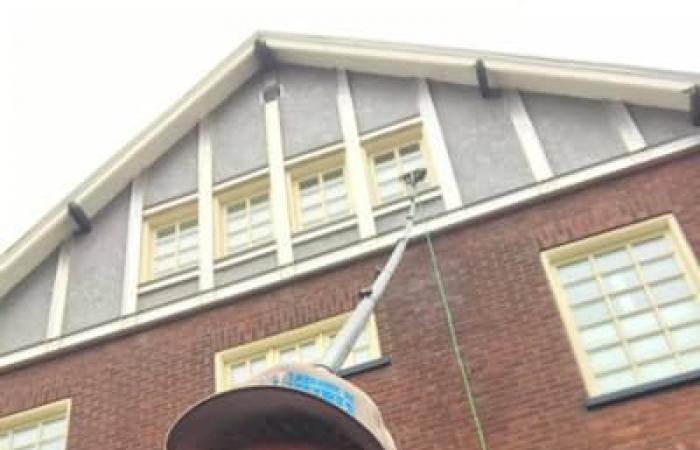 “Want a little window?”: $375,000 in fines for this window cleaner