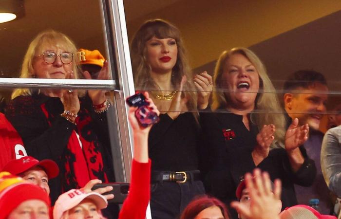 Taylor Swift’s Mom Andrea Cheers Travis Kelce Wearing ‘In My Chiefs Era’ Jacket