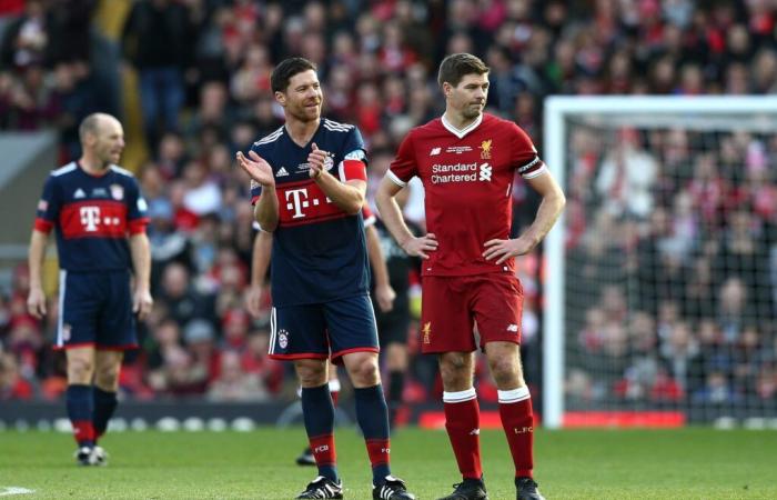 Steven Gerrard reacts as Xabi Alonso and Luis Garcia reunite ahead of Liverpool vs Bayer Leverkusen