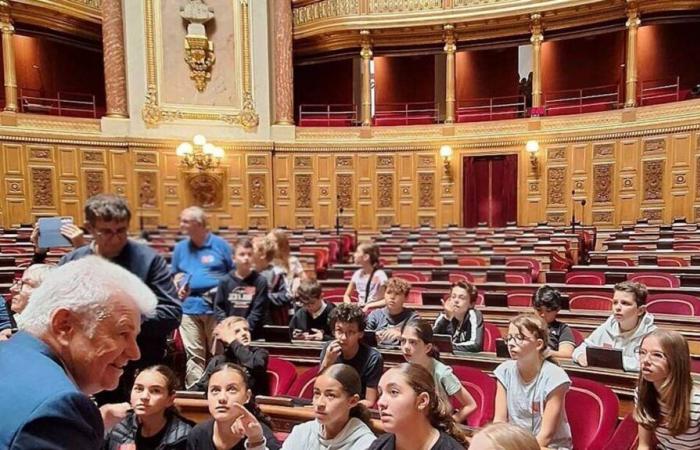 The municipal youth council of Thouaré-sur-Loire visited the Senate