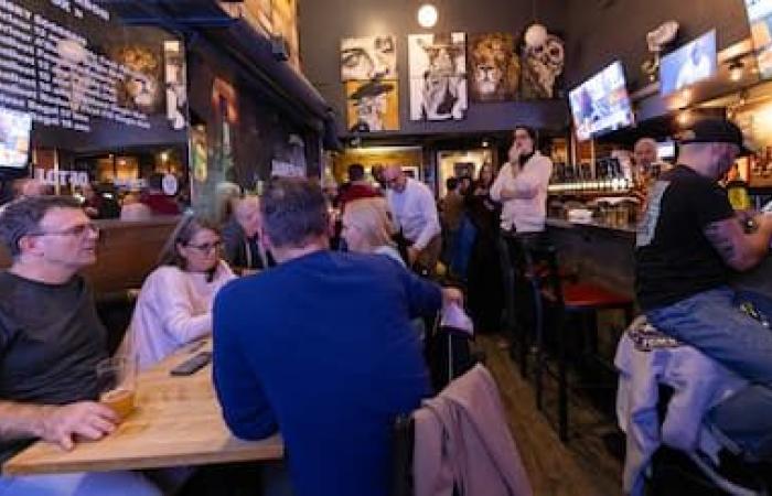 American presidential election: people gathered in a bar on the Grande Allée for a “historic” evening