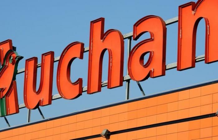 Auchan wants to cut 2,389 jobs in France