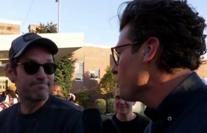 Paul Rudd hands out water to voters in Pennsylvania