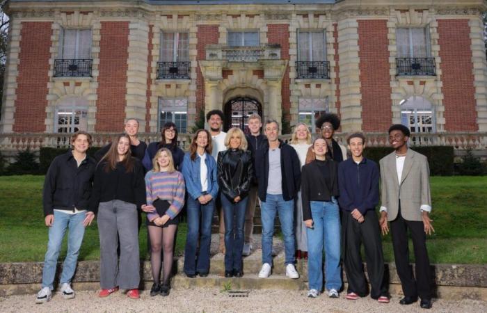 Brigitte Macron visited students to raise awareness of bullying at school