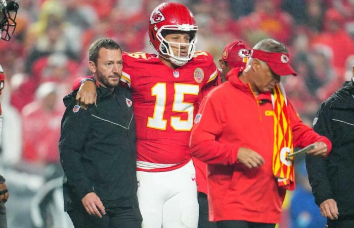 Chiefs QB Patrick Mahomes shrugs off rolled ankle to lead Kansas City to OT win