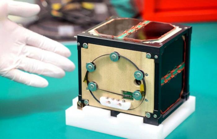 A wooden satellite on its way to space