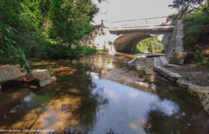 The Threshold of the Pont de Gaz bridge in Saint-André-le-Gaz