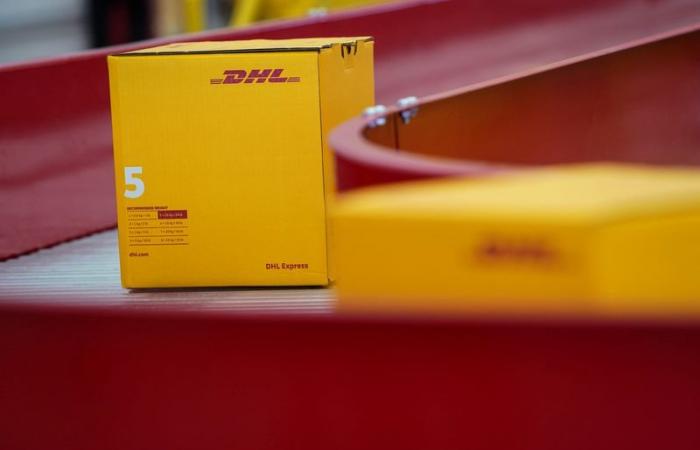 DHL earns less in the quarter, but its turnover increases