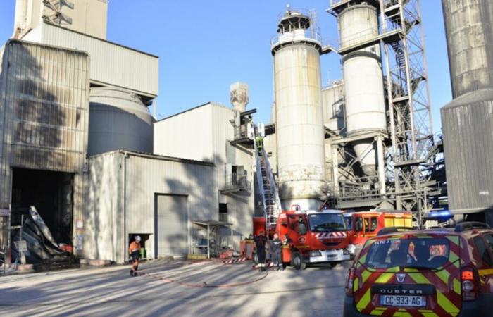 Gard. A violent fire is underway in a silo at the Calcia site in Beaucaire