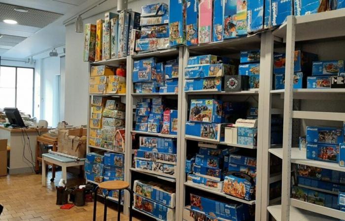 this 50-year-old “temple of play” and its Playmobil collection change address